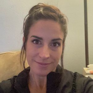 Meet your Posher, Adrienne v